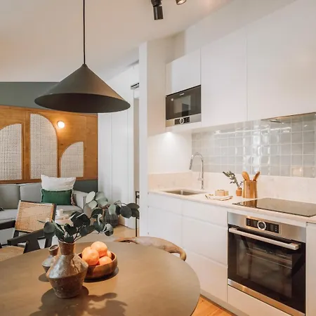 Chalay - 1 Bedroom And Terrace In Santo Antonio ליסבון